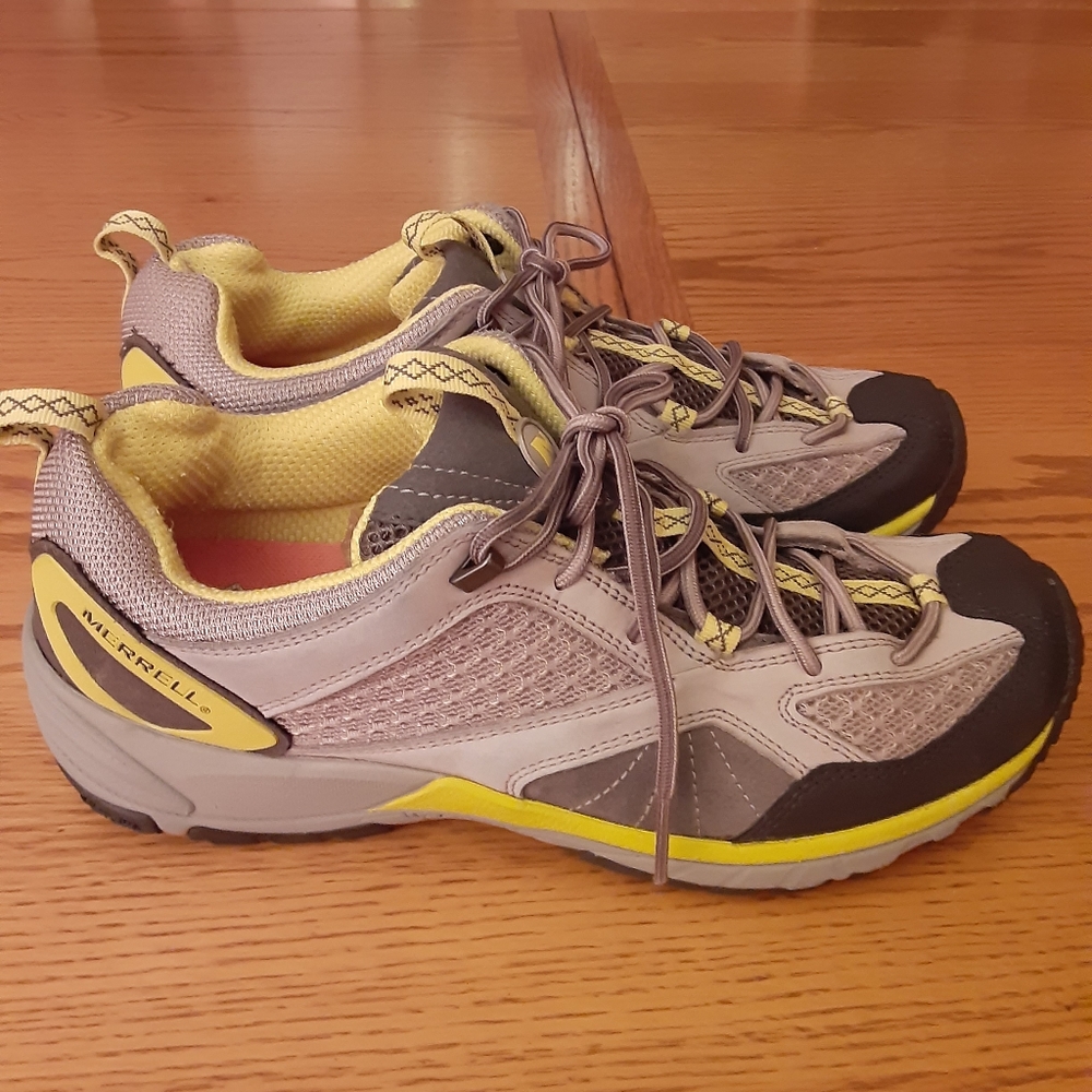 Merrell women tennis shoes.